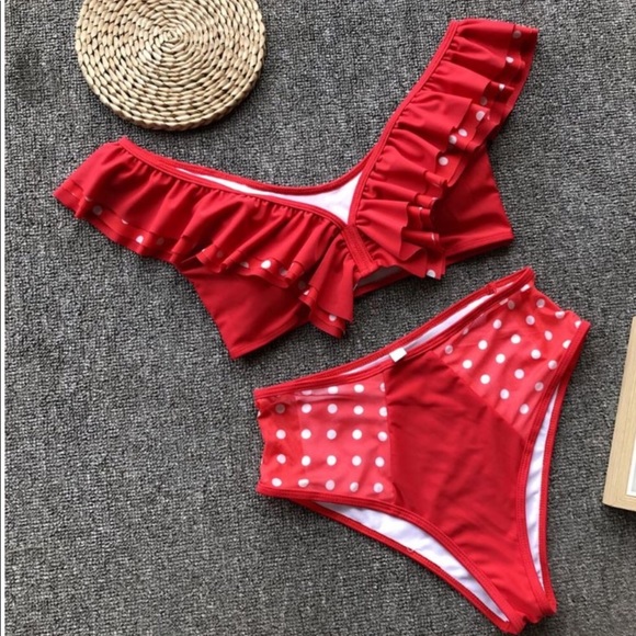 ❤️GORGEOUS RED RUFFLE BIKINI WITH POLKA DOTS - Picture 2 of 8